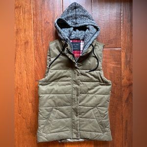 Love Tree hooded puffer vest